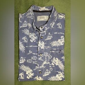 Free Planet Blue and White Casual Button Down Shirt, Size: L. (5284)